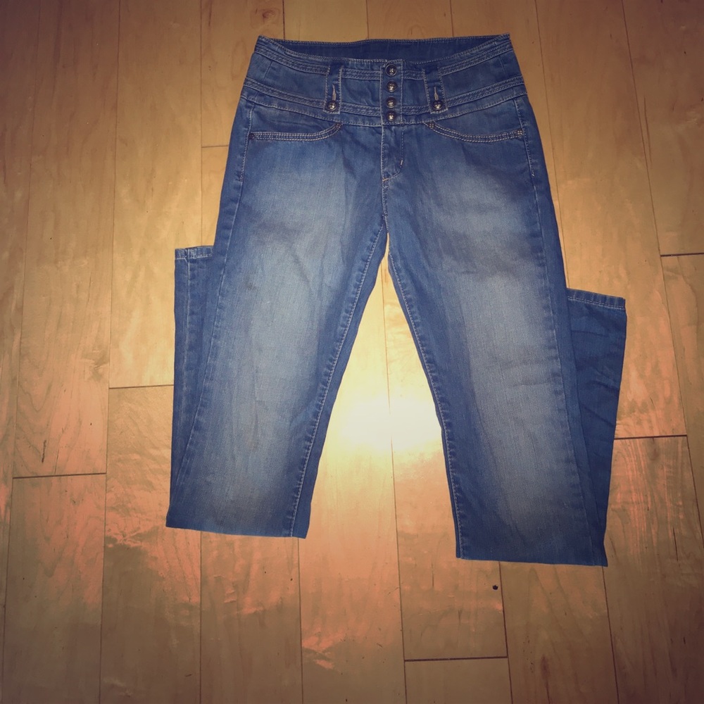BCBG size 28 pale blue jeans cotton. 4 snap waist